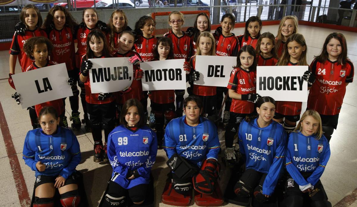 Prebenjamines y benjamines femeninos del Telecable en La Algodonera. En la fila de atrás, por la izquierda, Laura Rodríguez, Mía Bruzos, Noa Rodríguez ,Claudia García, Cloe Grande, Amanda González, Eva López, Martina Gómez, Aitana Termenon y Alejandra Suárez. En la fila central, en el mismo orden, Clara San Miguel, Dakota Álvarez, Daniela Jiménez, Luna Pulido, Lola Bulté, Valeria Fernández, Alicia Morán, Abril Hidalgo y Samay González. Agachadas, de izquierda a derecha, Deva Villabrille, Matilde Lojedo, Daniela Moncunill, Olaya Rodríguez y Vega Lombardero. | CENTRO ASTURIANO DE OVIEDO/ OVIEDO ROLLER HC