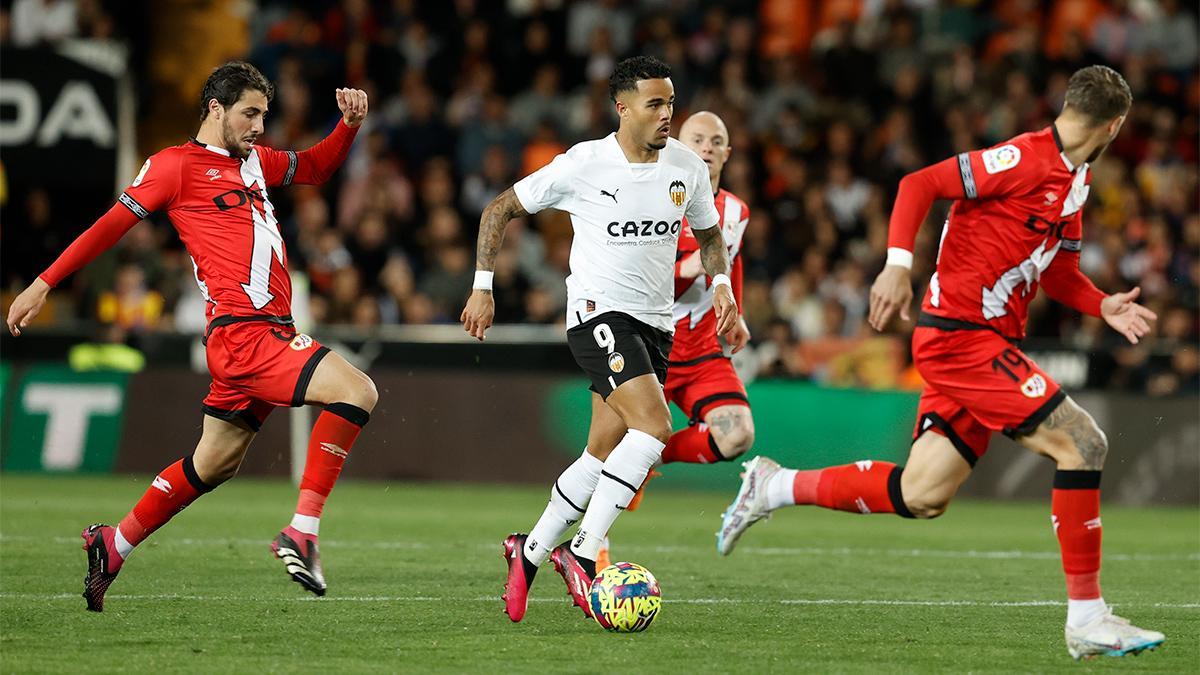 Resumen, goles y highlights del Valencia 1 - 1 Rayo Vallecano de la jornada 27 de LaLiga Santander