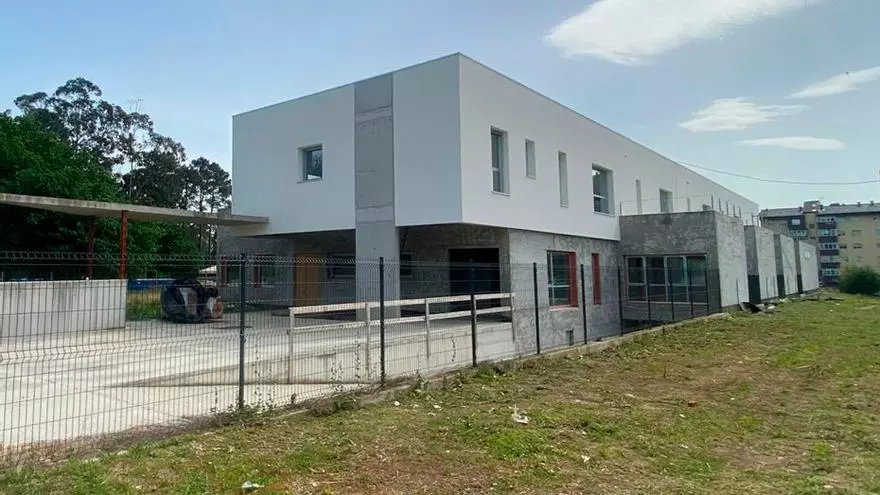 Aceesca moviliza una cadena humana en busca de solución para su residencia: la Xunta les reclama 800.000 euros de una subvención