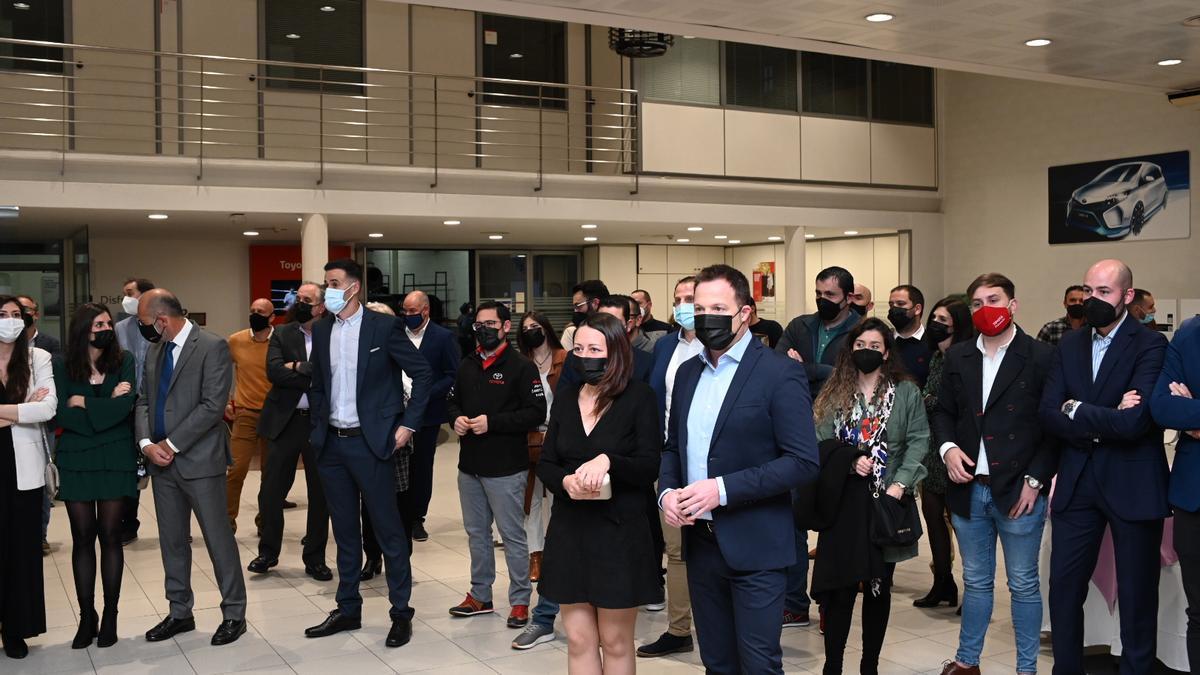 Los trabajadores, ayer, en la entrega del galardón a Toyota Trevauto.