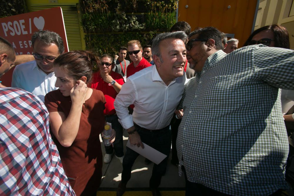 Más de 200 personas asisten al acto de precampaña de Francesc Sanguino celebrado en Las Cigarreres y al que ha asistido la la vicesecretaria general del PSOE, Adriana Lastra