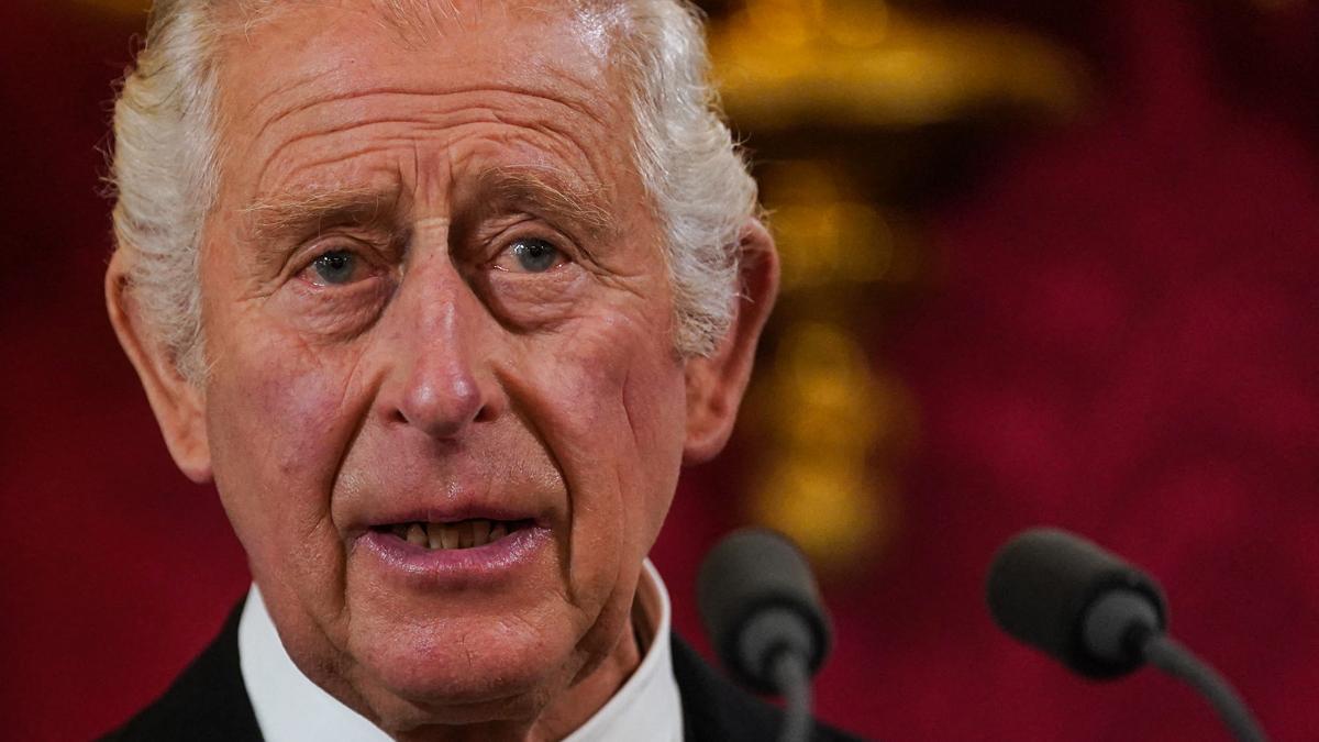 El rey Carlos III, durante su ceremonia de proclamación, en el Palacio de St. James, en Londres