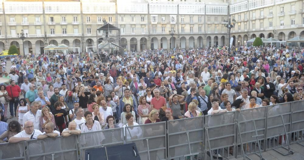 La regatista Sofía Toro inaugura las Fiestas de María Pita 2015 con la lectura del pregón