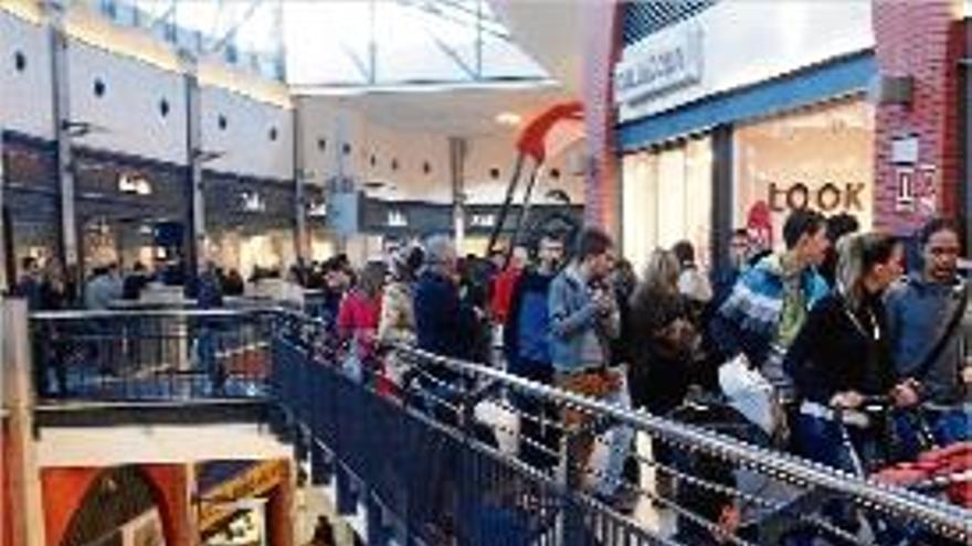 Centres comercials com l&#039;Espai Gironès haurien de començar a pagar.