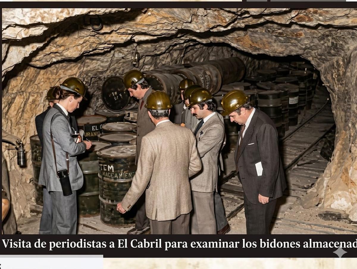 Periodistas tomando notas en El Cabril, en una imagen coloreada.