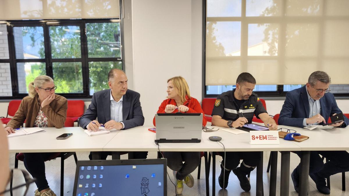 El conseller Valderrama y la delegada del Gobierno, en el reunión del Cecopi de esta mañana.