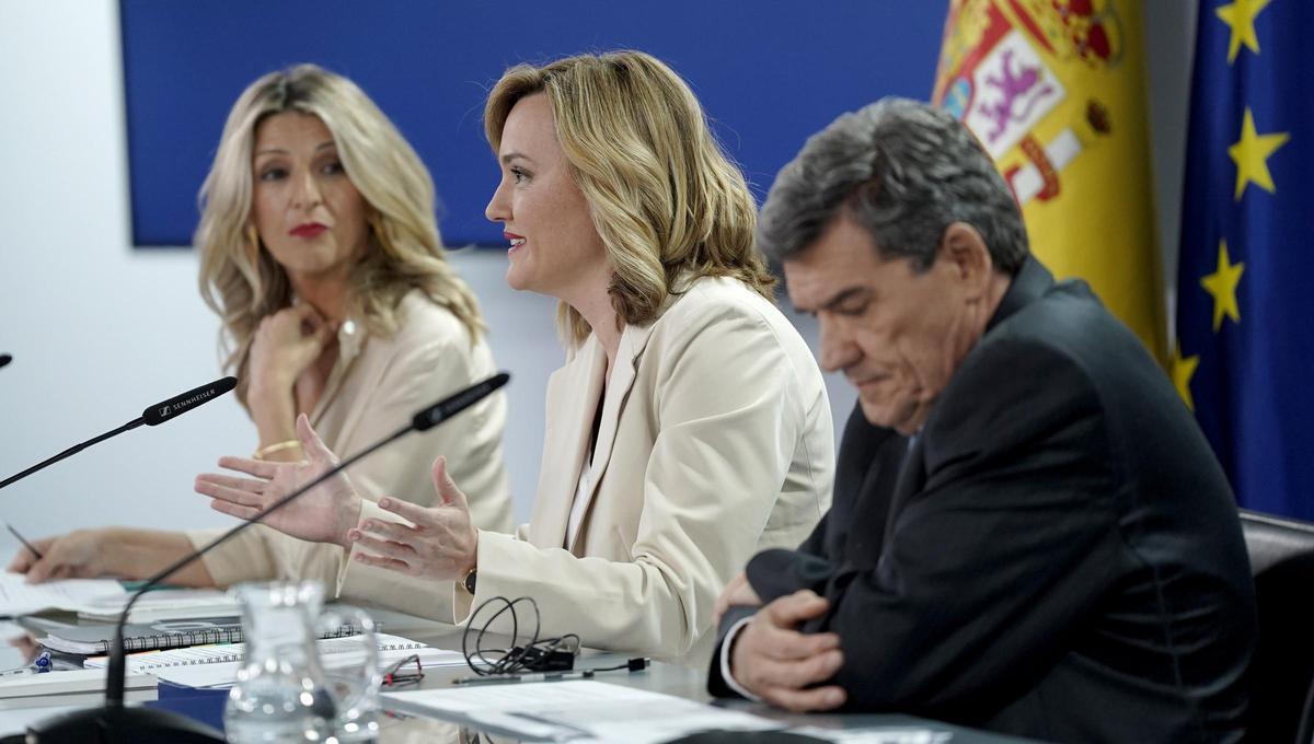 Pilar Alegría, Yolanda Díaz y José Luis Escrivá durante la rueda de prensa posterior al Consejo de Ministros.