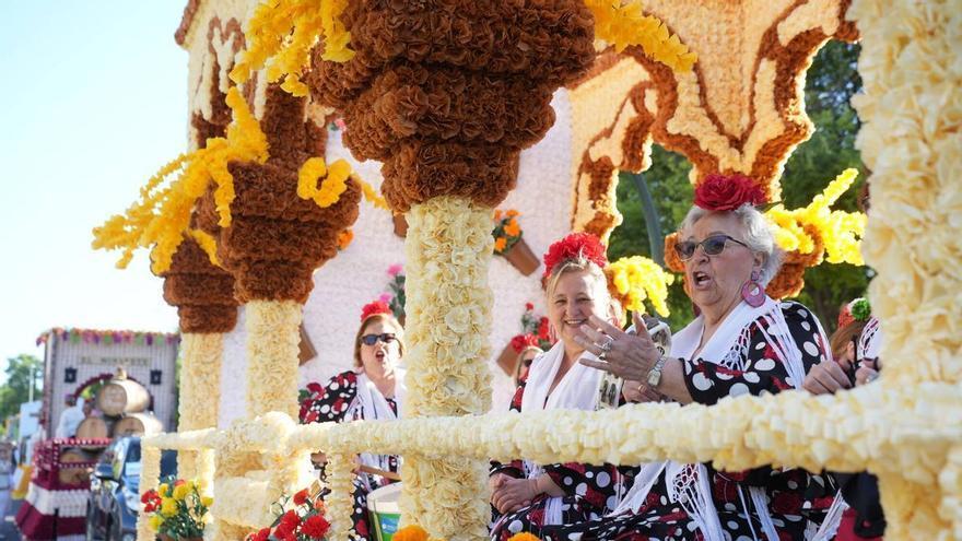 Córdoba estrena carrozas y alegría en una mañana radiante 'Caminito de Santo Domingo': 