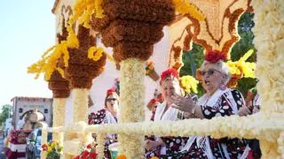 Córdoba estrena carrozas y alegría en una mañana radiante 'Caminito de Santo Domingo': "El camino te alarga la vida"