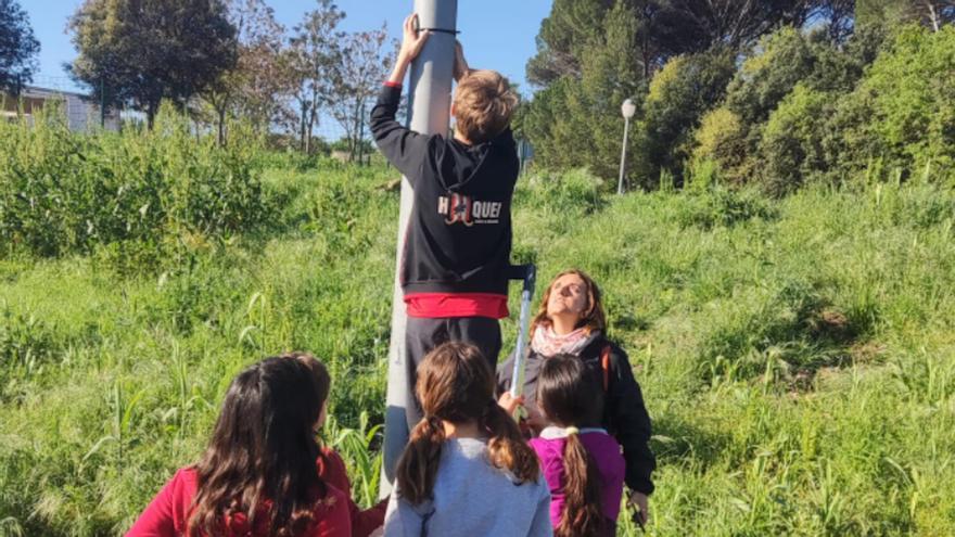 Alguns alumnes d&#039;una escola gironina mesuren la qualitat de l&#039;aire dins d&#039;una iniciativa europea de ciència ciutadana