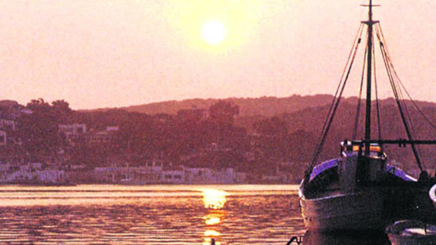 Barcas de pesca al amanecer.