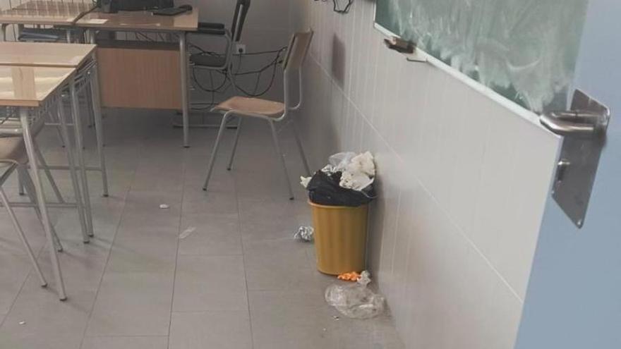 Suciedad en las aulas de Secundaria del CPI Parque Venecia de Zaragoza.
