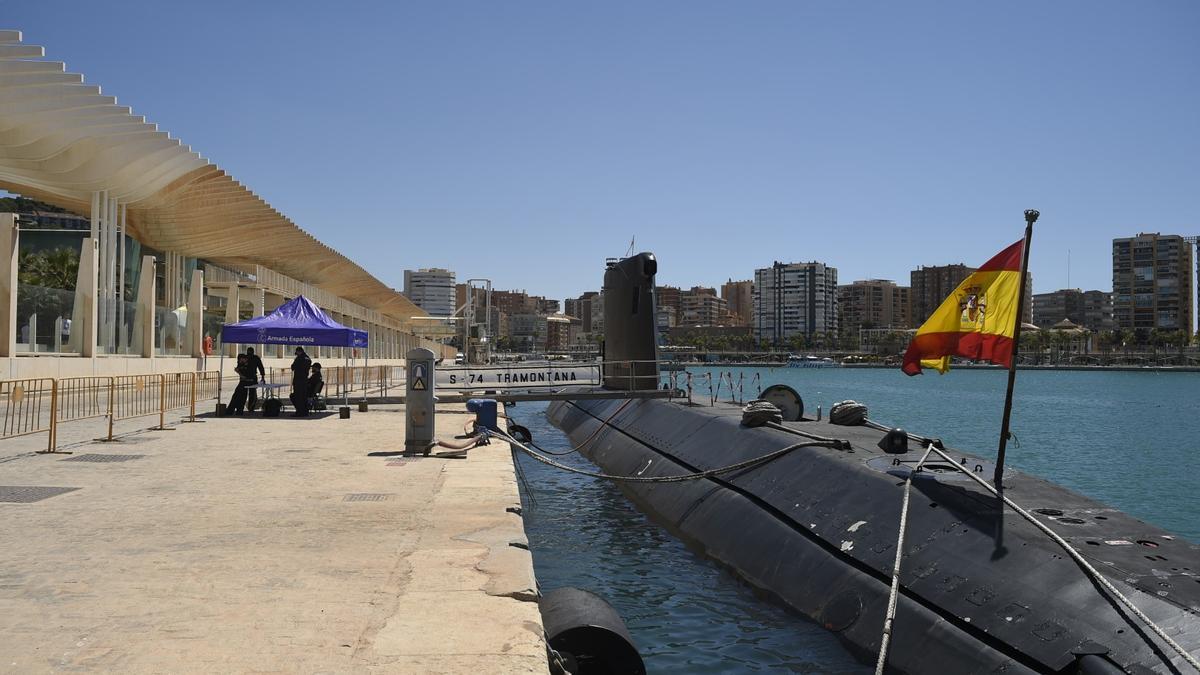 El submarino S-74 Tramontana atraca en el Puerto de Málaga