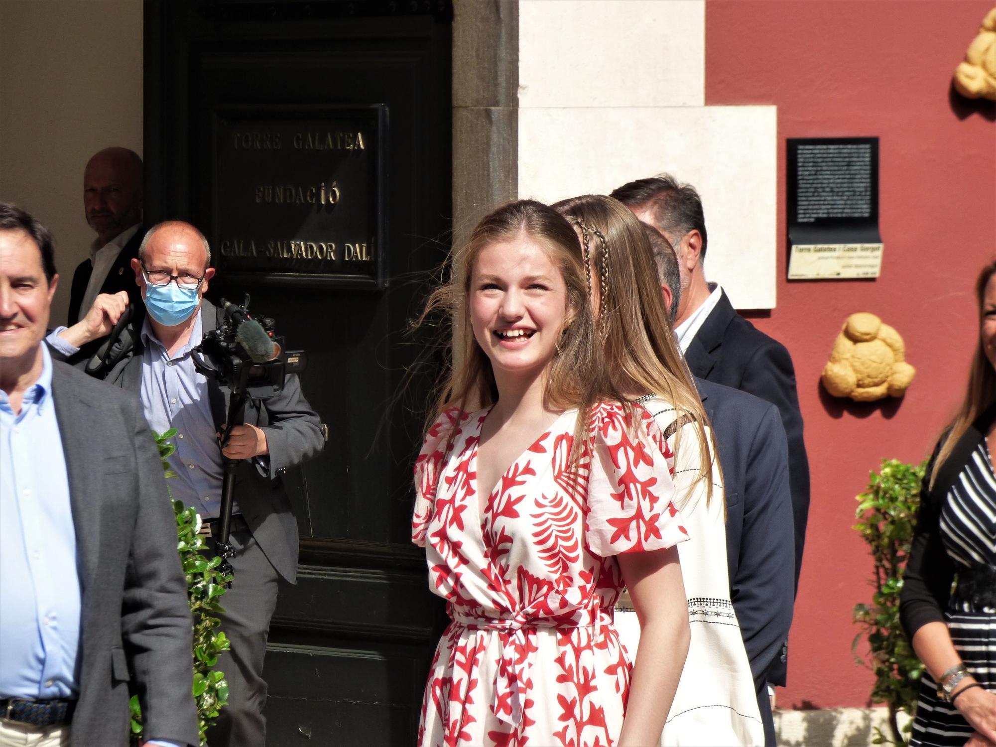 La princesa Elionor i la infanta Sofia rebudes a Figueres amb manifestants favorables i contraris