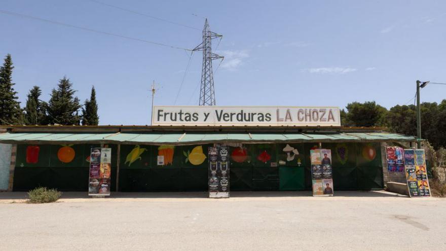 Decretan el cierre de la frutería La Choza por carecer de licencia de supermercado