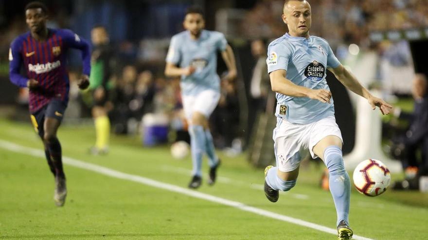 Stanislav Lobotka, en el partido ante el Barça en Balaídos. // José Lores