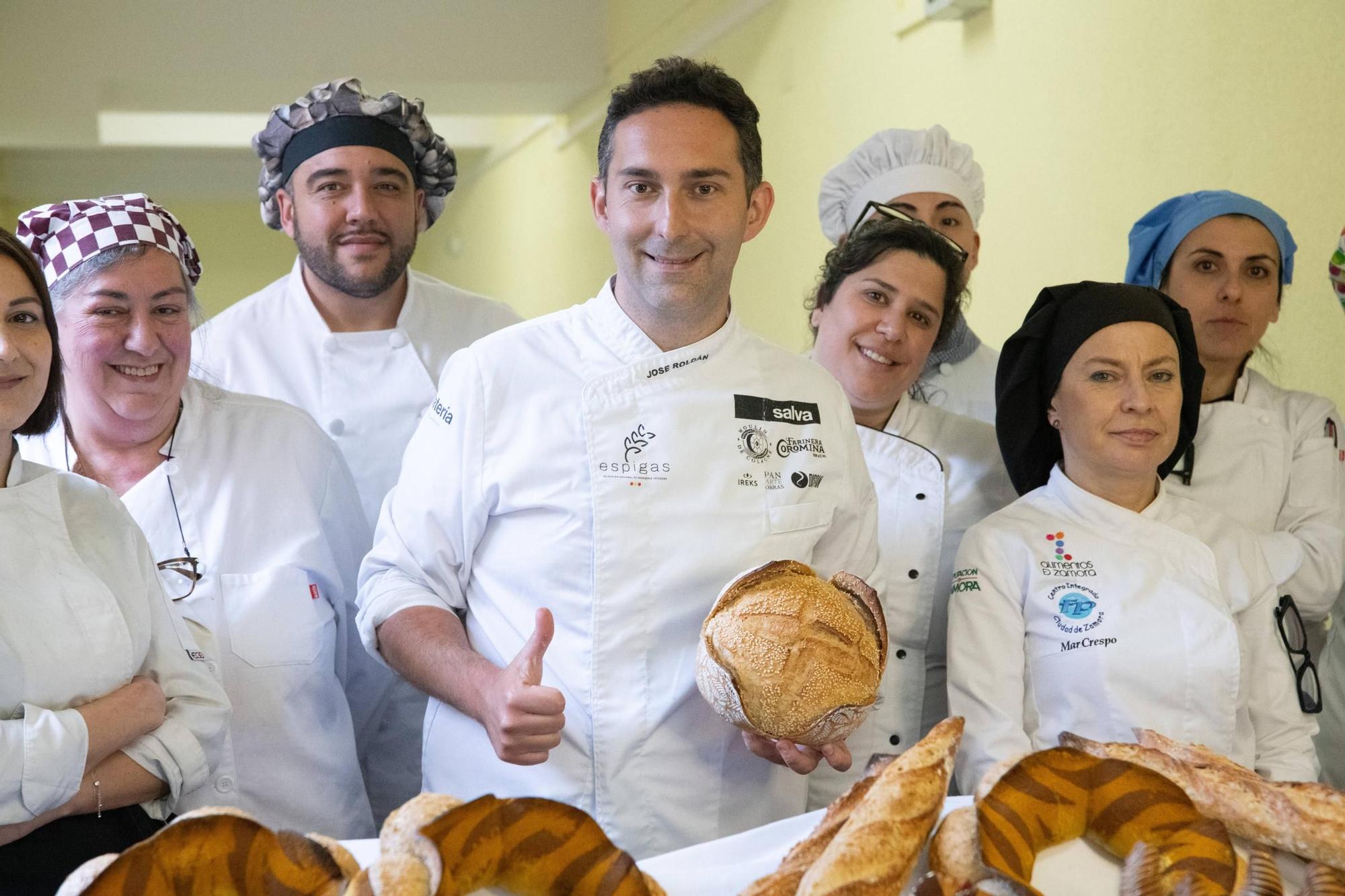 José Roldán imparte un curso de panadería en el CIFP Ciudad de Zamora