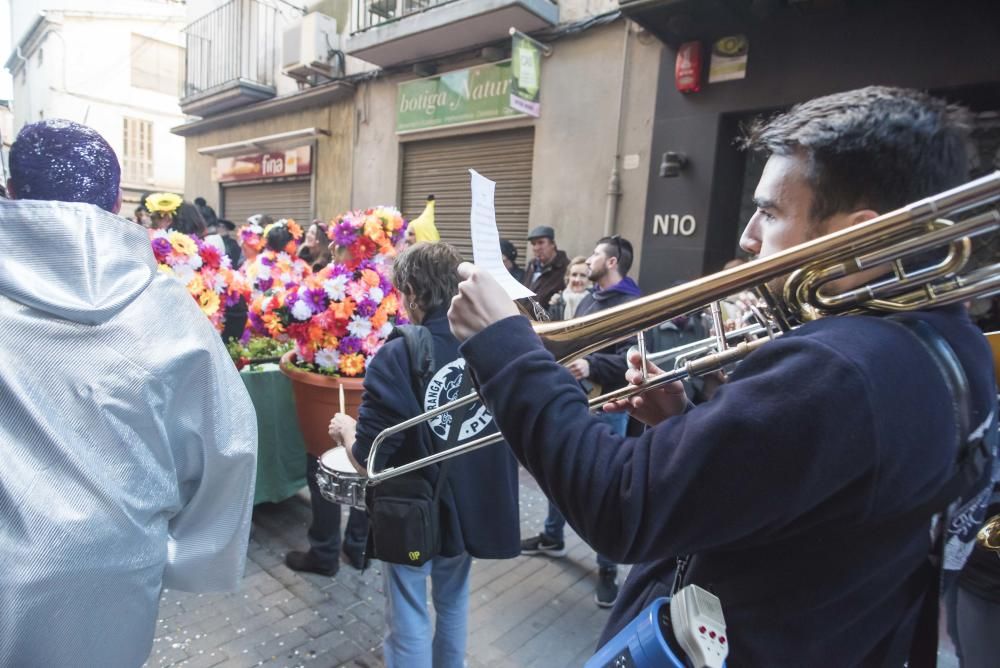 Set mil persones desborden els carrers de Sallent en un Carnaval multitudinari