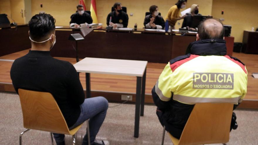 El violador reincident, Edwin Enrique Granda, durant el judici a l&#039;Audiència de Girona