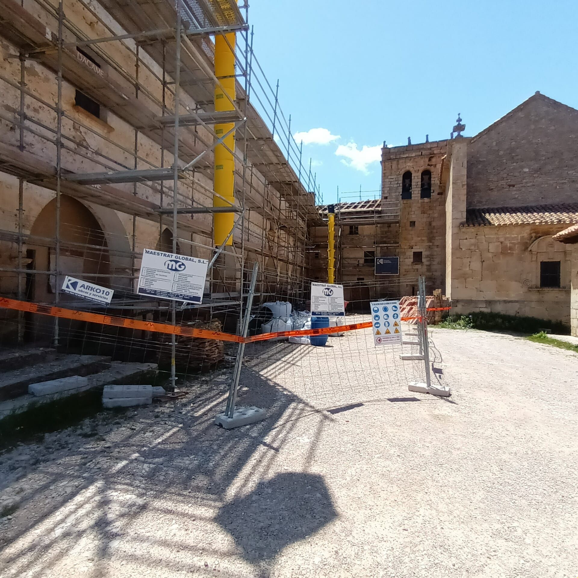 Los andamios invaden el santuario de Sant Joan de Penyagolosa