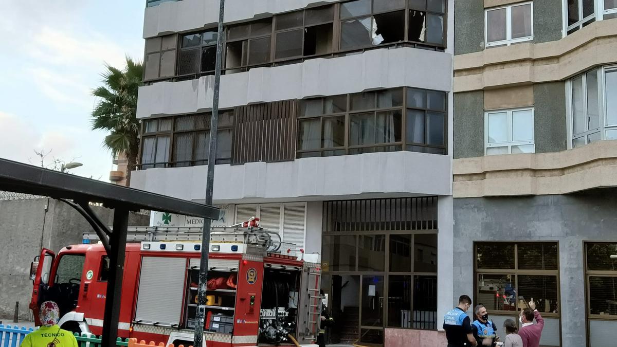 Incendio en una vivienda en los aledaños de Luis Doreste Silva
