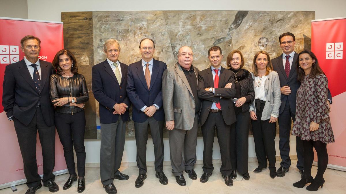Castellano Comenge (en el centro) con los miembros de su fundación en 2016.