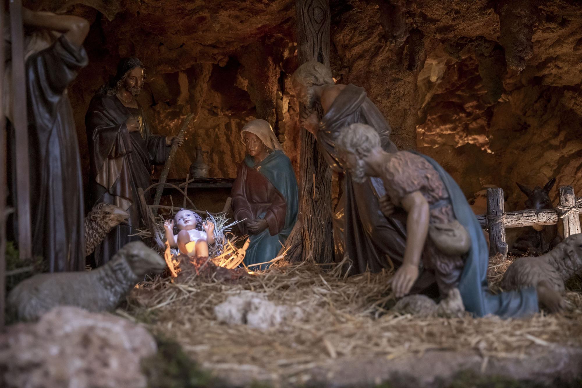 El belén del claustro de Sant Antoniet abre sus puertas a la Navidad