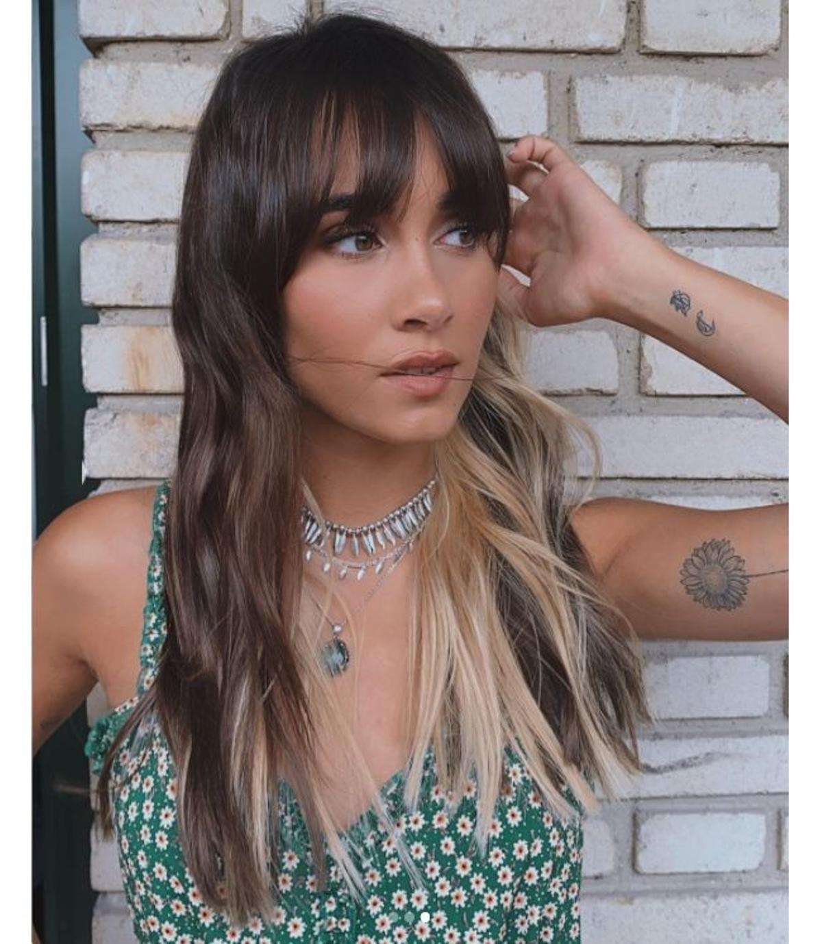 El cambio de look de Aitana Ocaña con flequillo castaño y melena rubia