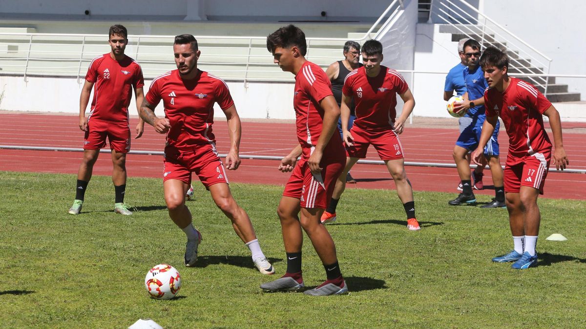 Primer entrenamiento de pretemporada del Alondras.