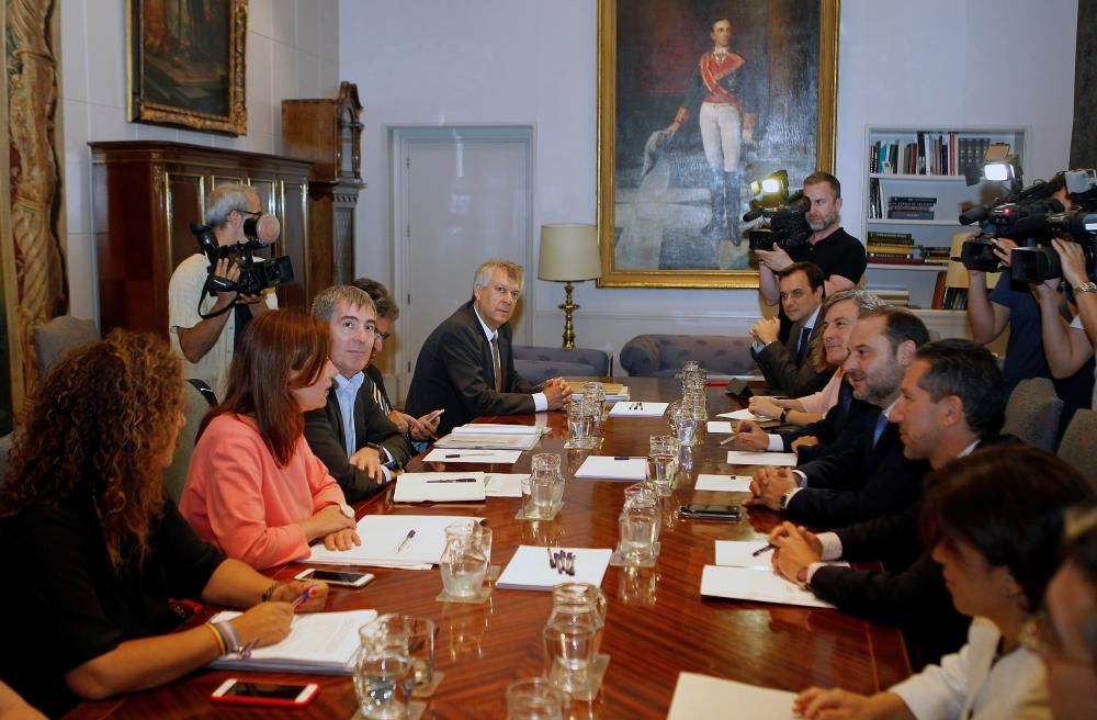 El ministro de Fomento se reúne con los presidentes de Canarias y Baleares