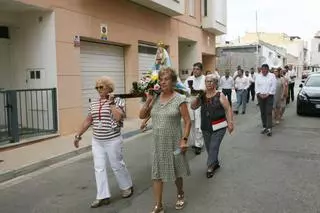 El Progreso vive la jornada central de sus fiestas de barrio con misa y procesión