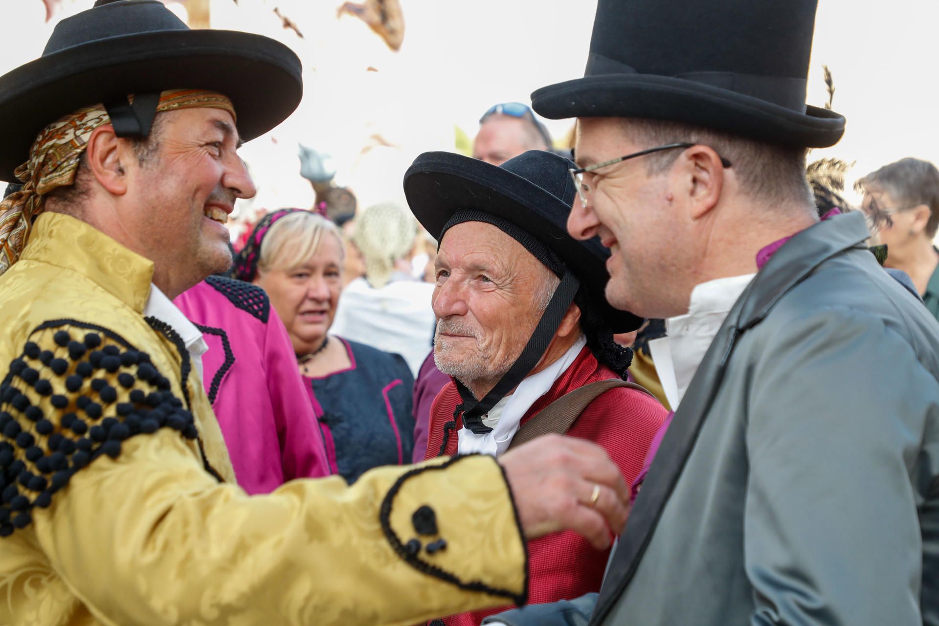 Antonio López inaugura su escultura sobre Goya en Fuendetodos