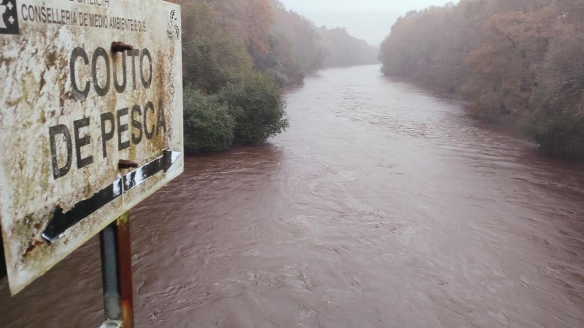 Río Tambre a su paso por Chaián, en Santiago.