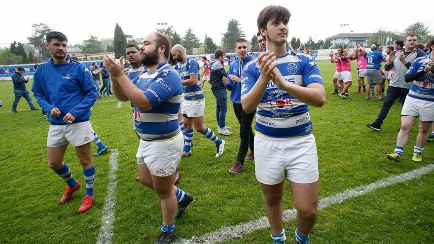 La plantilla del Belenos, en el Muro de Zaro, tras el partido contra el VRAC &quot;B&quot;.