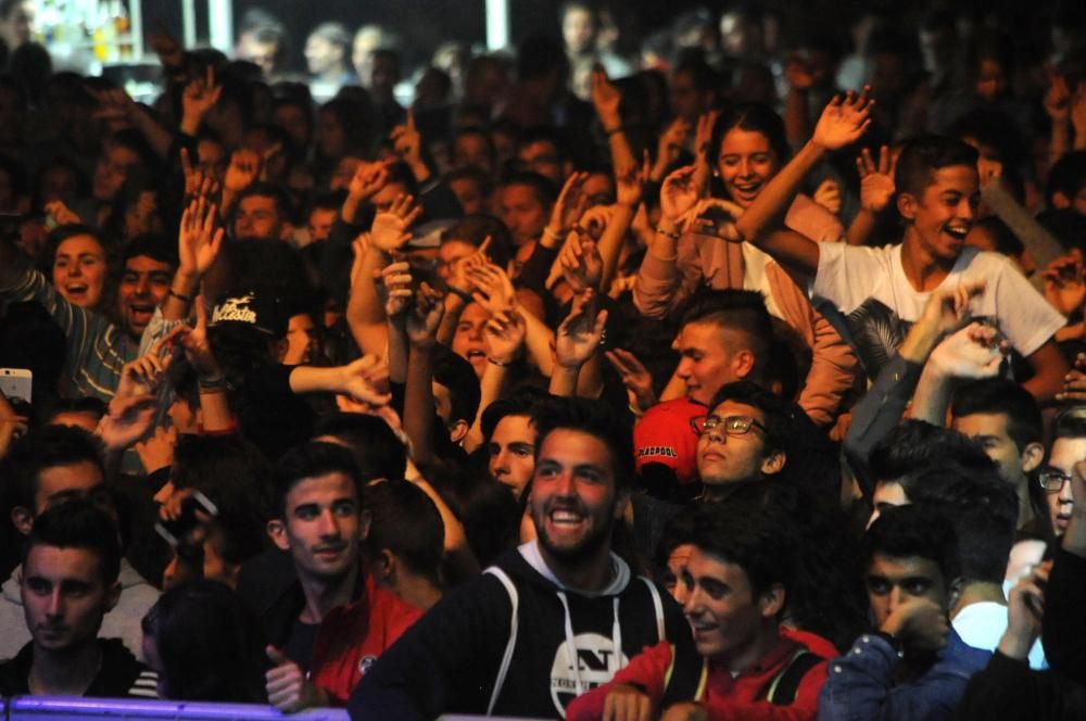 El productor y músico madrileño Carlos Jean hace bailar al parque de A Xunqueira en una noche desenfrenada dedicada a la música electrónica dentro del programa de las Fiestas de San Roque