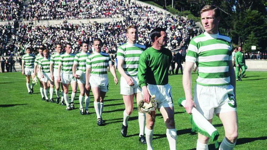 Los jugadores del Celtic saltan al campo en Lisboa en 1967.