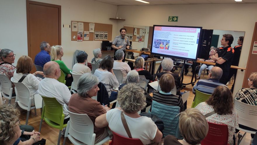 Una campanya aconsella a la gent gran davant dels riscos de l’estiu