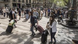 Turistas por la Rambla, el pasado mes.