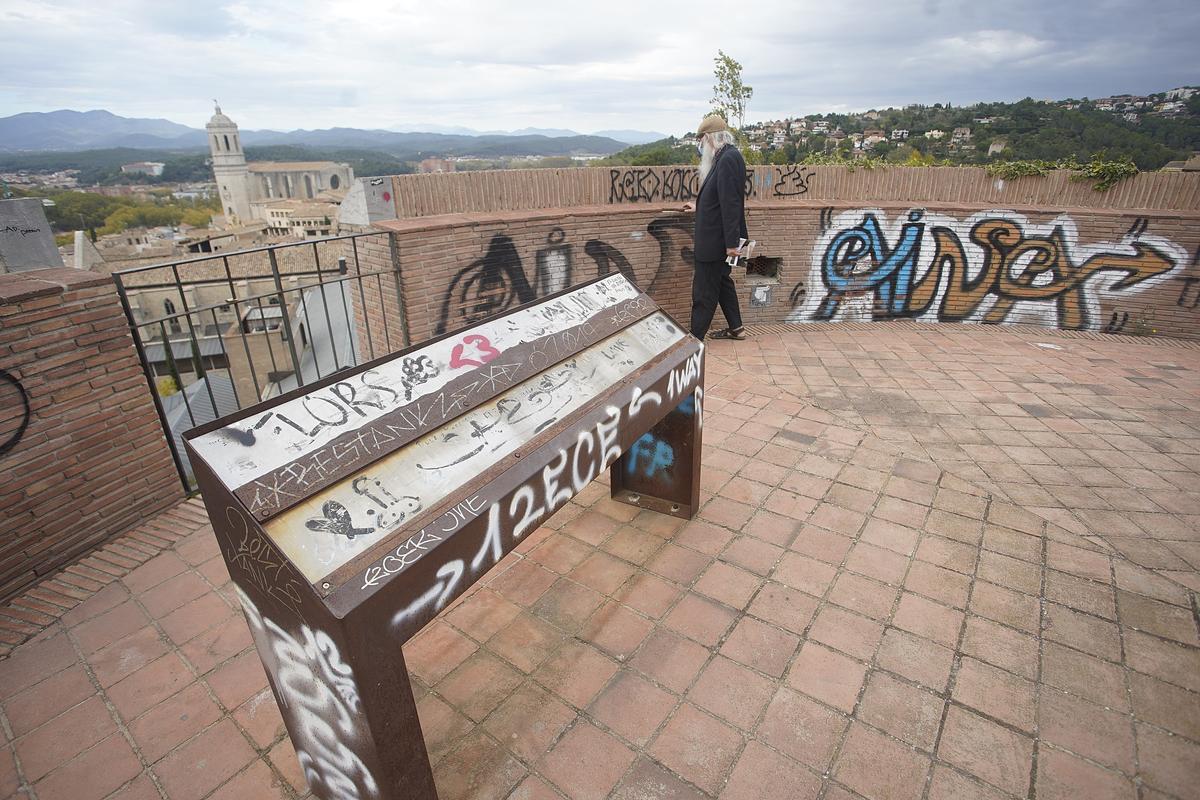 Les torres de la muralla de Girona, farcides de pintades Les torres de la muralla de Girona, farcides de pintades