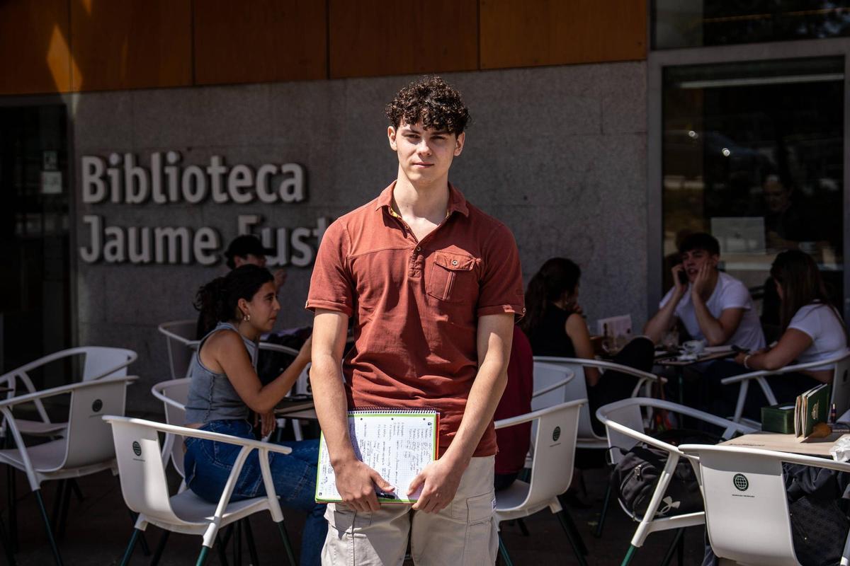 Eloi Vilagran, este lunes en la biblioteca Jaume Fuster de Barcelona.