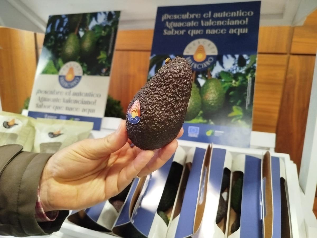 Aguacate con la nueva marca de la Comunitat Valenciana.