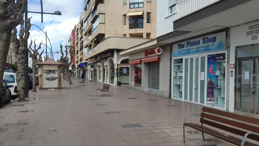 Comercios en la avenida del Mediterráneo de Rincón de la Victoria.