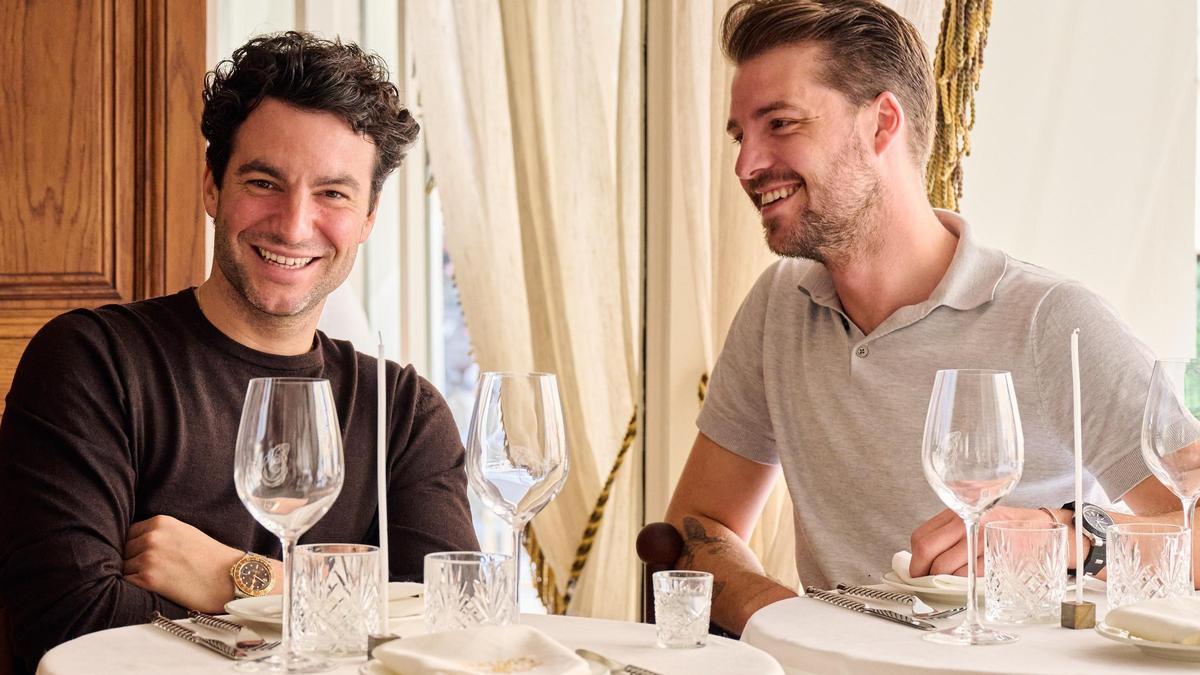 Benito Escat y Tobias Kruijssen, en el Oysters Menorca de Barcelona.