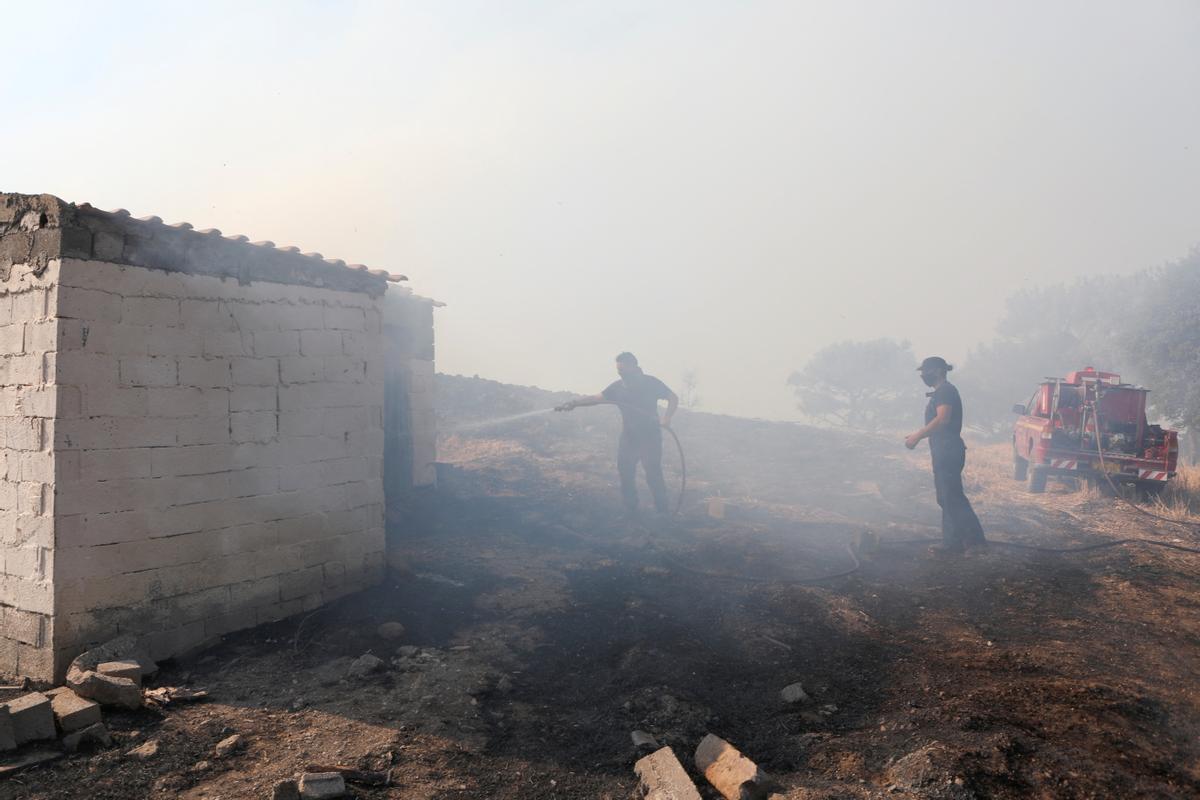 Lucha contra el fuego en la isla de Lesbos