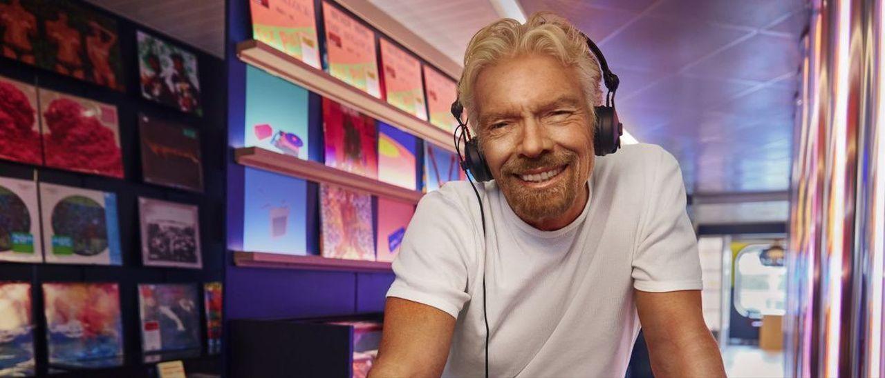 Richard Branson en el interior de su crucero ’Valiant Lady’.