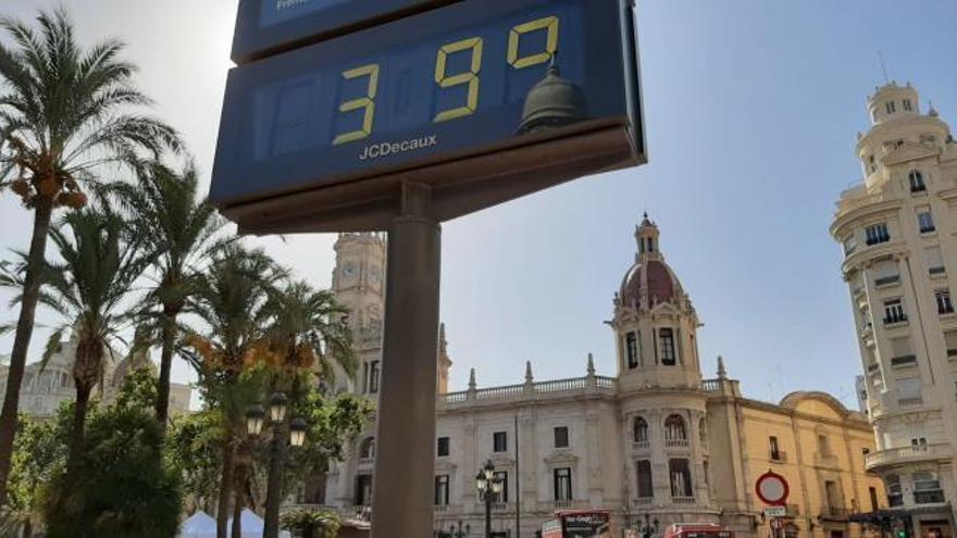 El poniente dejará este martes valores históricos que rondan los 35º en València