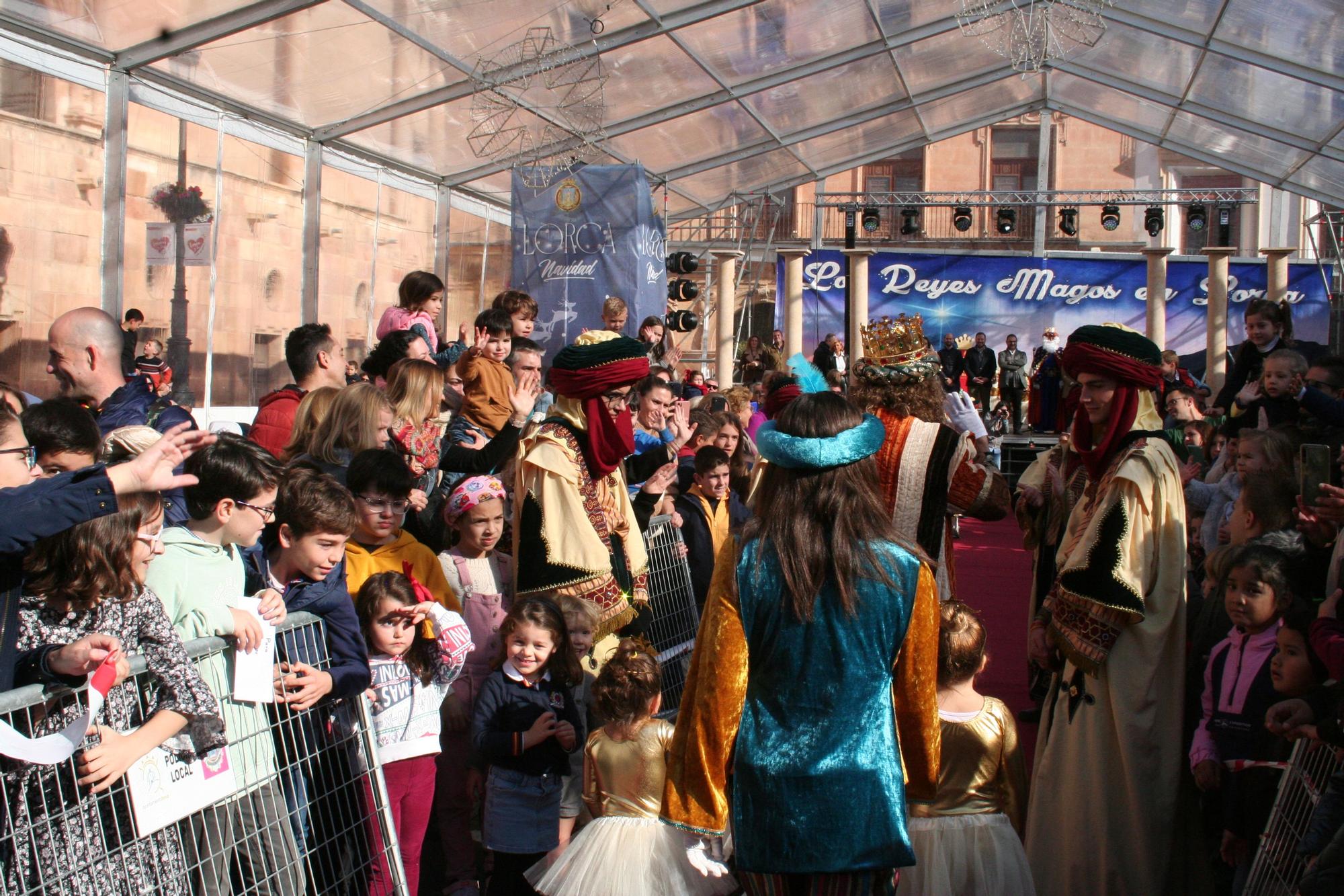 Los Reyes Magos llegan a Lorca en carroza de cuento