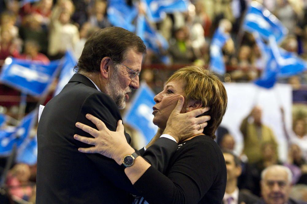 En un acto de partido con Mariano Rajoy, en Málaga, en un acto de campaña en 2011.