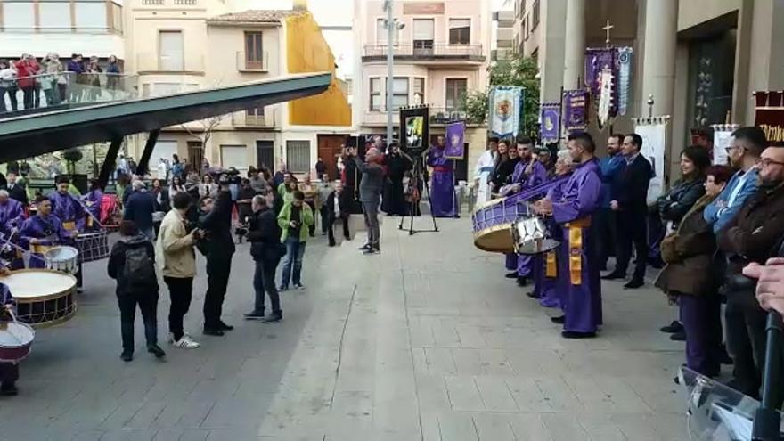 La plaza Major de Vila-real tiembla al toque de medio millar de bombos y tambores