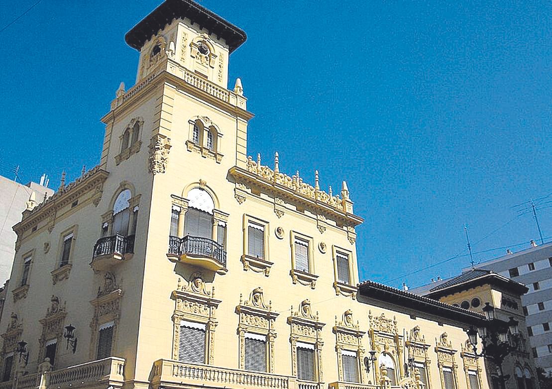 Fachada del Real Casino Antiguo de Castelló.
